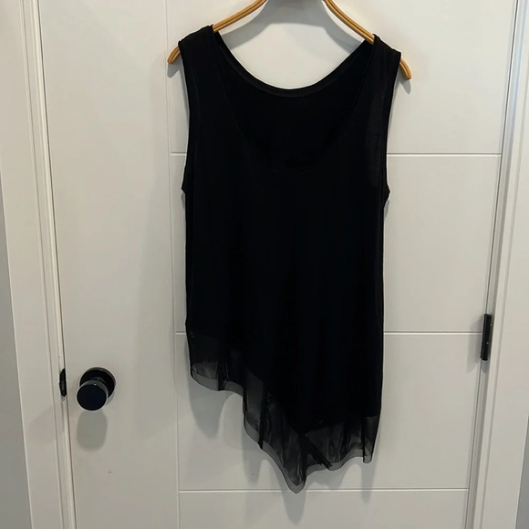 BCBGMAXAZRIA sleeveless blouse size medium - Picture 5 of 9
